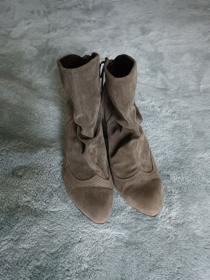 Bottines à talons en daim gris– style western chic - photo numéro 2
