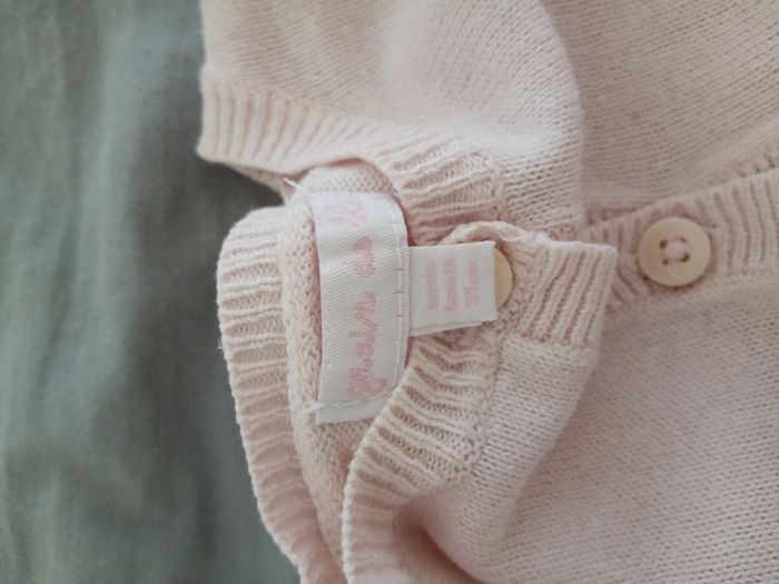 Gilet rose et blanc 1 mois - photo numéro 4
