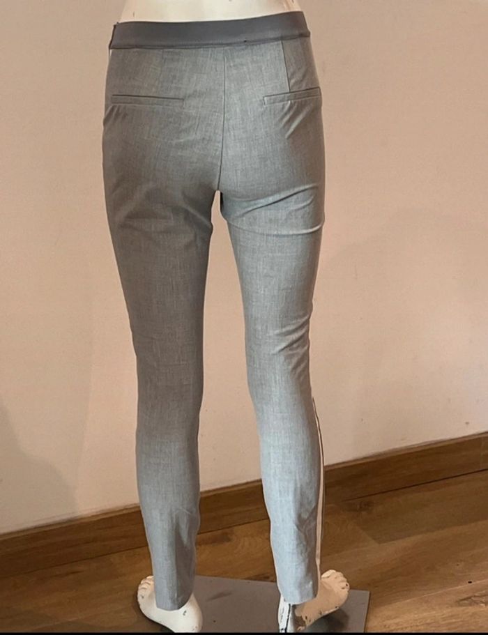 Pantalon skinny "Zara" gris avec bandes blanches sur le côté - photo numéro 3