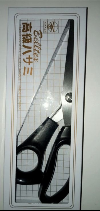 Ciseaux cranté 