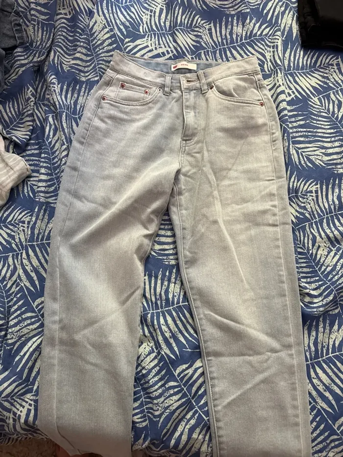 Jean levis mom