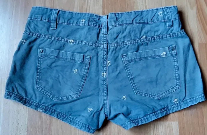 Short gris broderie palmiers - photo numéro 3