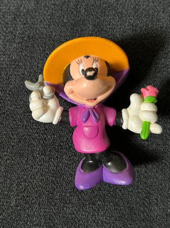 Minnie figurine