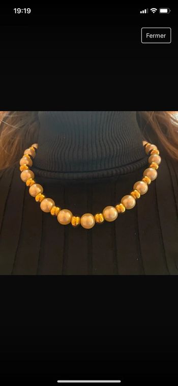 collier perles dorées nacrées