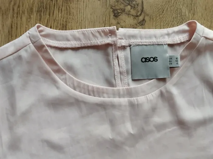 Blouse satinée brodée Asos t. 38 rose pâle manches 3/4