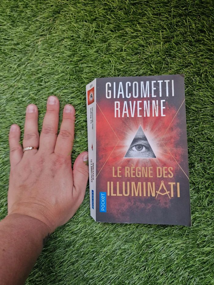 Livre "Le règne des illuminati" - photo numéro 4