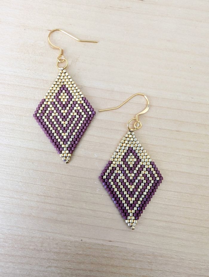 Boucles d'oreilles pendantes / losange / prune et doré / tissage /  miyuki - photo numéro 3