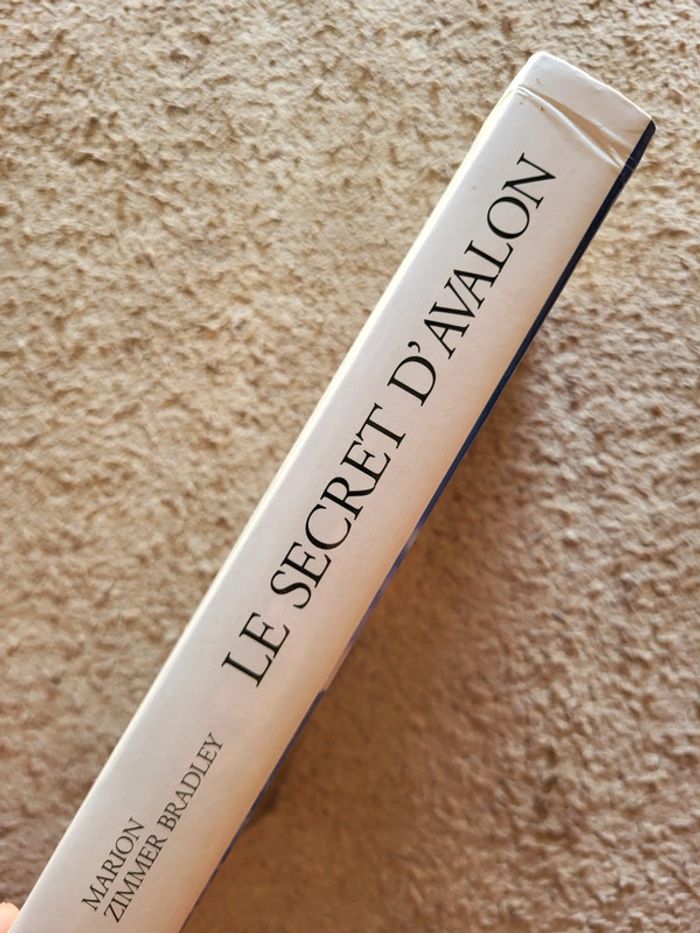 Livre Le secret d'Avalon de Marion Zimmer - Mythes celtiques - photo numéro 4