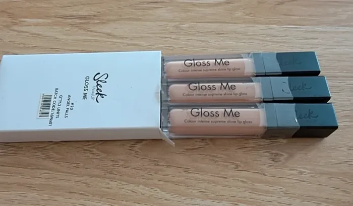 Lot 3 lip gloss Sleek