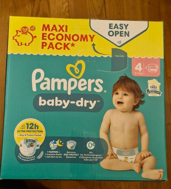108 couches pampers baby dry taille 4 + lingettes