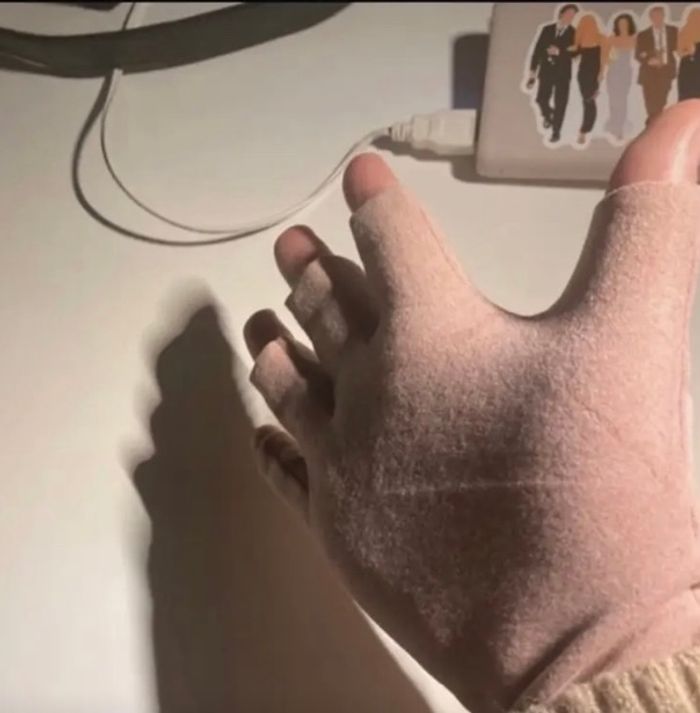 Mitaines  CHAUDES pour femme NEUVES couleur rose - photo numéro 2