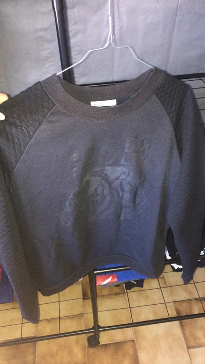 Pull noir Tiger