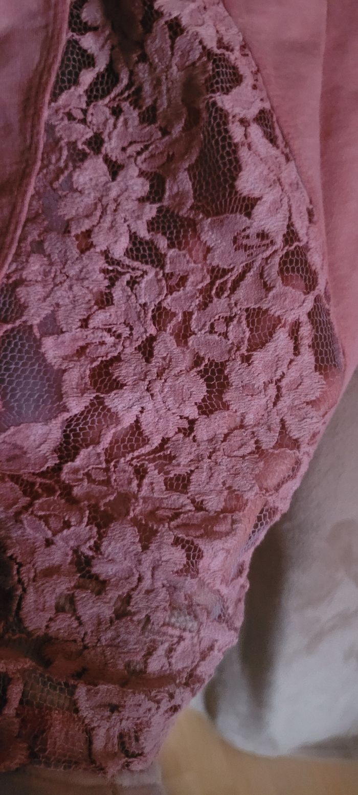 Pull avec dentelle - photo numéro 7