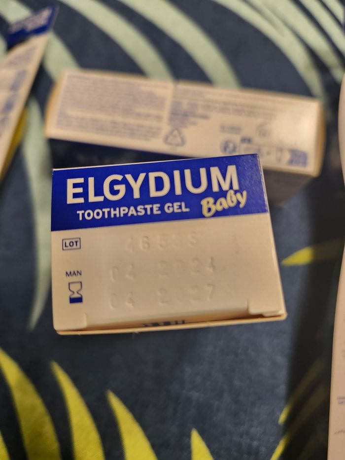 Lot brosses a dents dentifrice elgydium enfant bébé 2 ans - photo numéro 8
