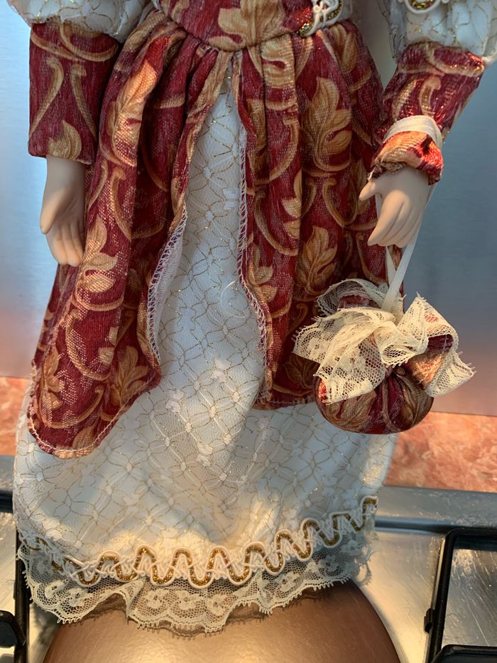 Poupée porcelaine - photo numéro 4