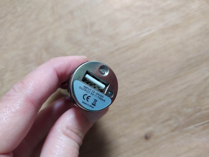 Chargeur USB pour voiture allume cigare - photo numéro 3