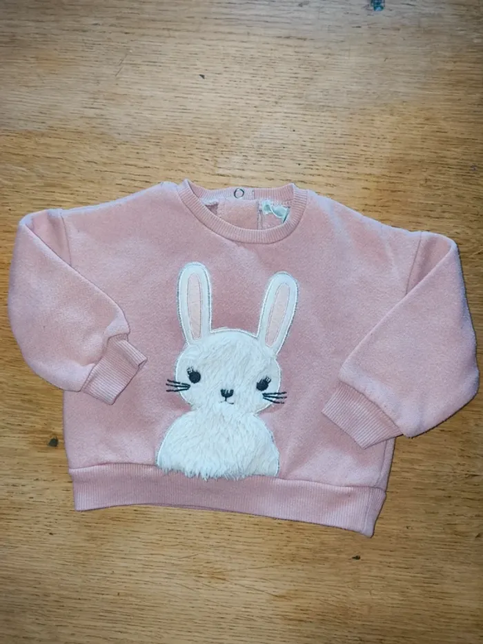 Pull fille rose lapin excellent état 3 mois