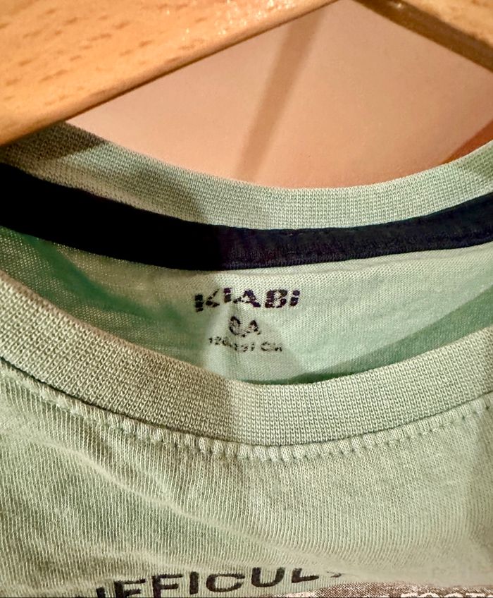 🤍 Teeshirt turquoise motif ballon Kiabi taille 8 ans 🤍 - photo numéro 4