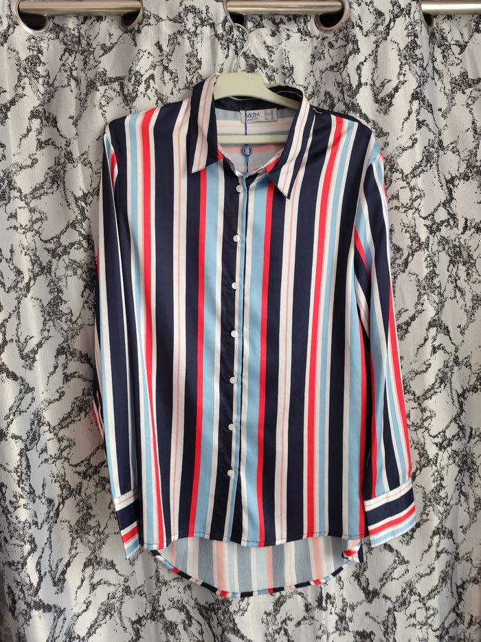 Chemisier à rayure en satin taille 38