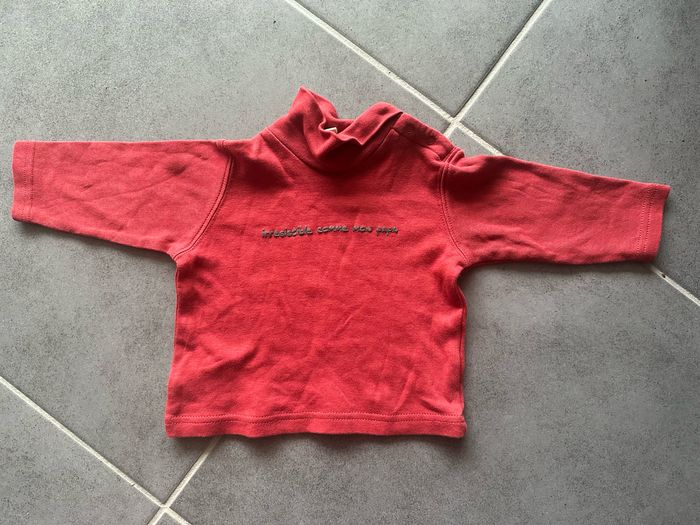 Haut col roulé rouge Taille 6 mois