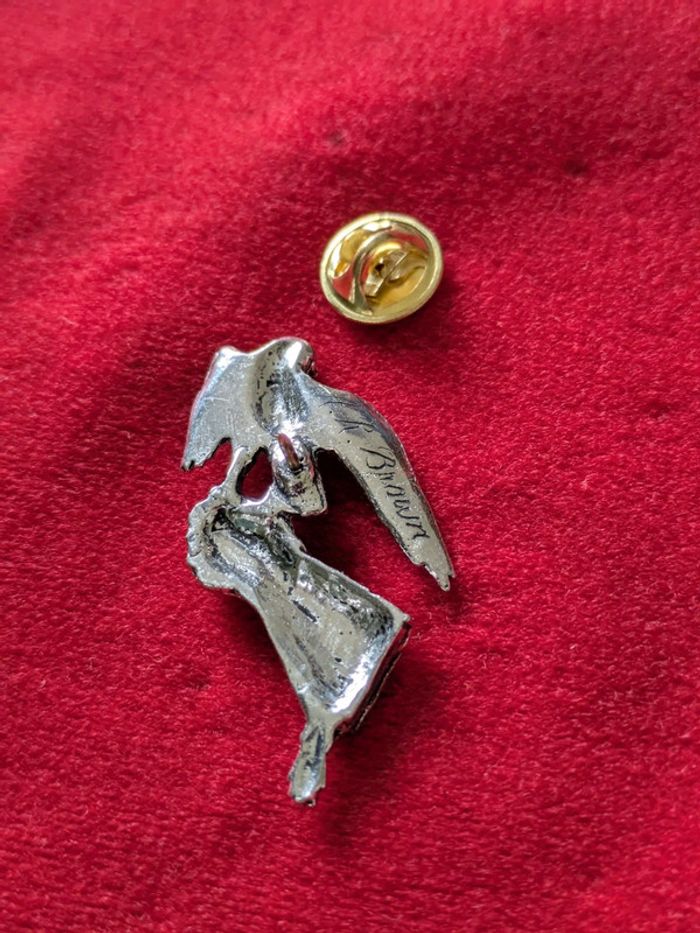Pin's gant de Fauconnier et Faucon étain signé Brown - photo numéro 2