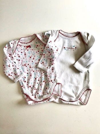 2 bodies fleuris manches longues 3 mois