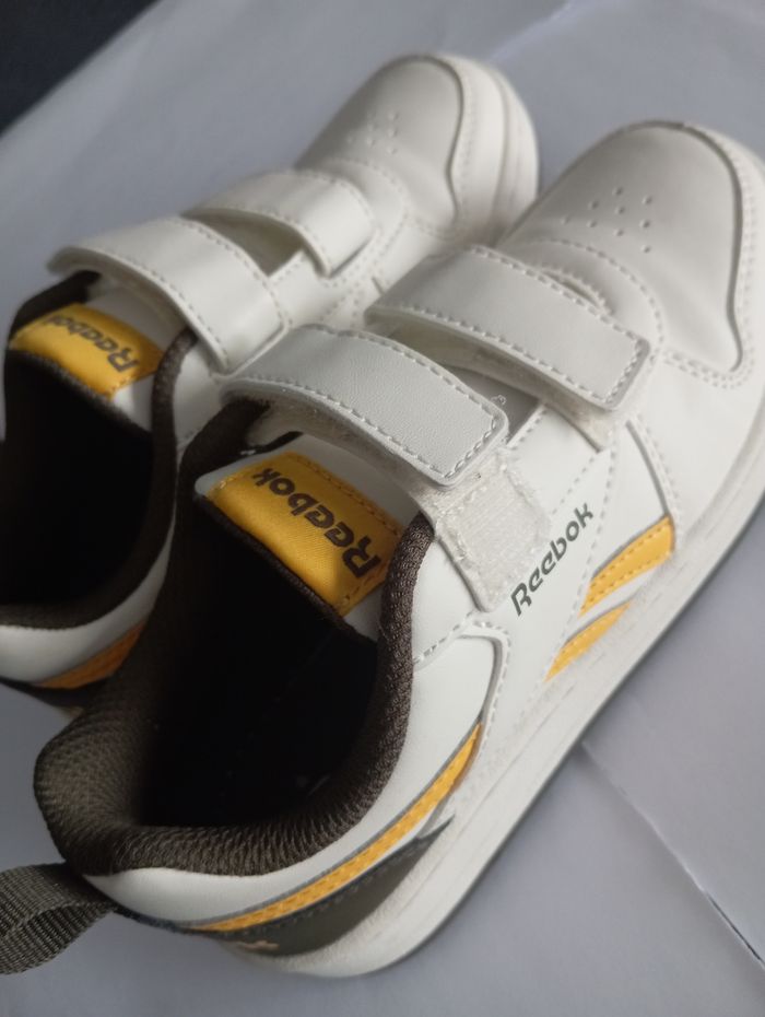 Basquette Reebok enfant  taille 30 - photo numéro 5