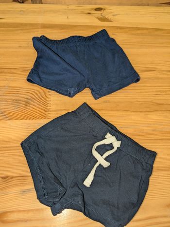 Lot 2 shorts légers 3 mois