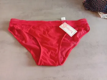 Culottes rouge transparent taille 38