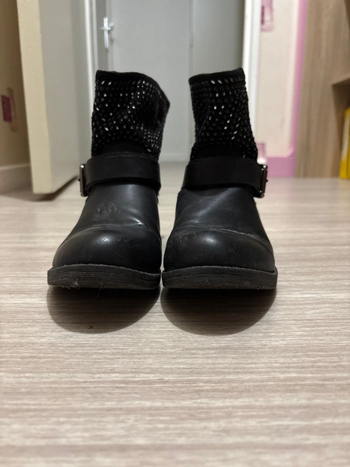 Bottines avec fausses fermetures sur le côté