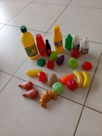 Lot jouets de cuisines fruits légumes poulets croissant bouteilles ketchup huile
