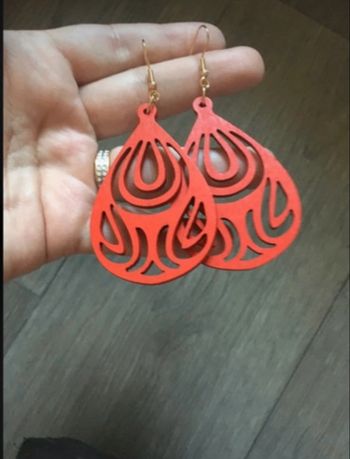 Boucles d’oreilles pendantes NEUVES pour femme forme de gouttes couleur rouge