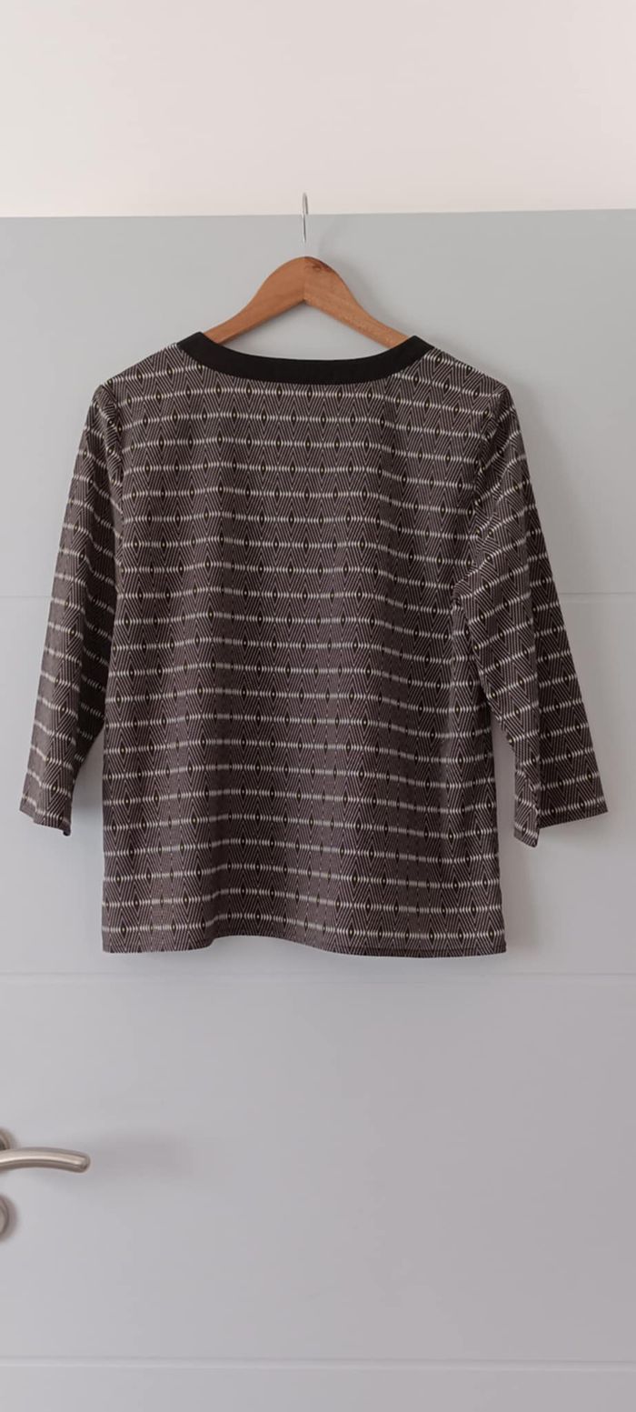 Blouse Top T-shirt manches 3/4 col V "Burton" Taille 42 - photo numéro 2