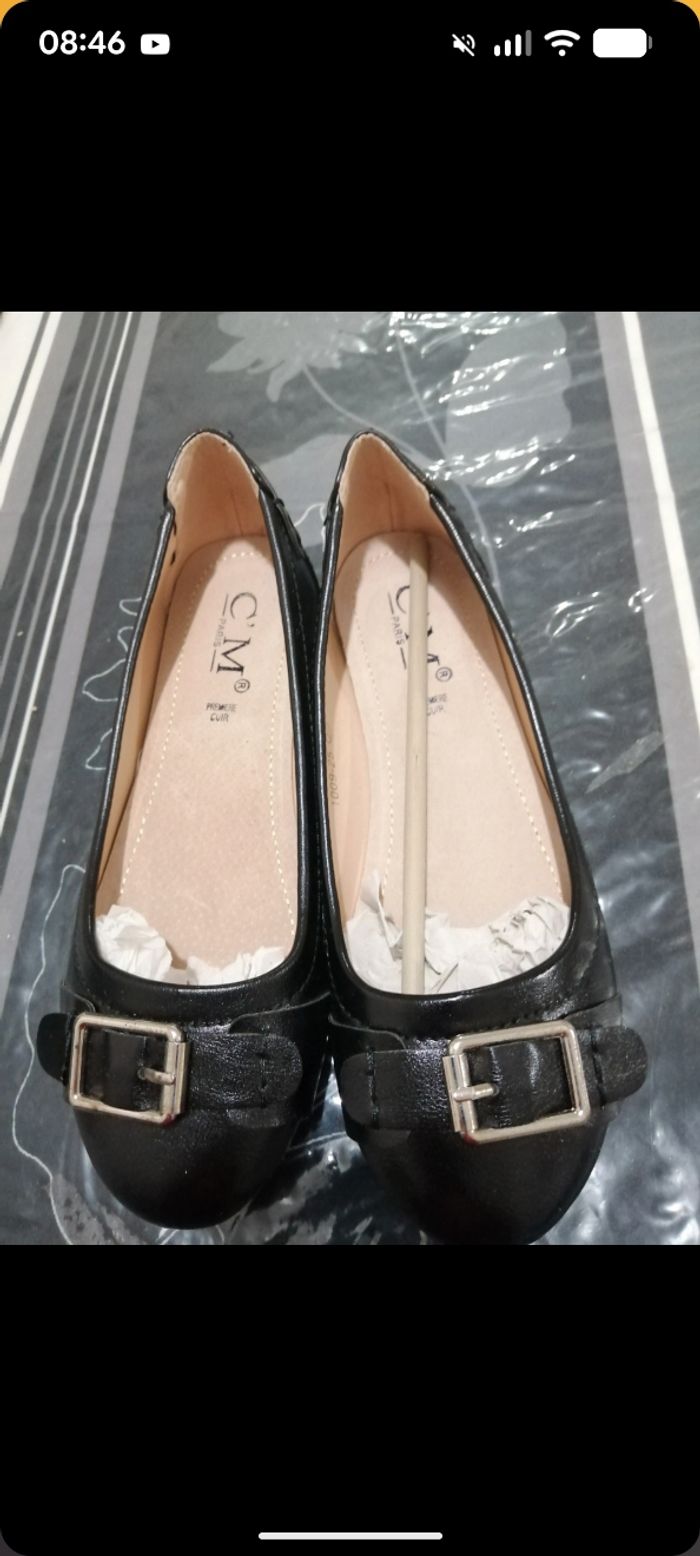 Jolie paire de ballerines vintage C'M Paris noires. Taille 37