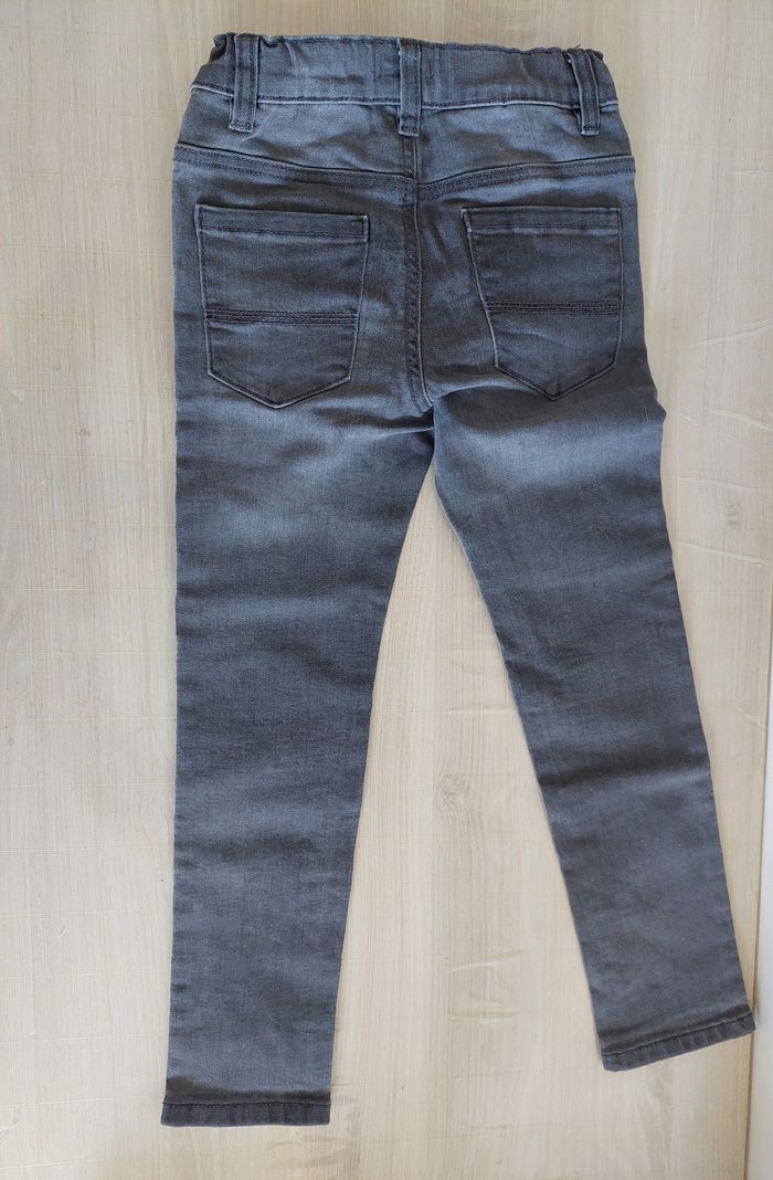Jean serré gris clair garçon 7ans - photo numéro 3