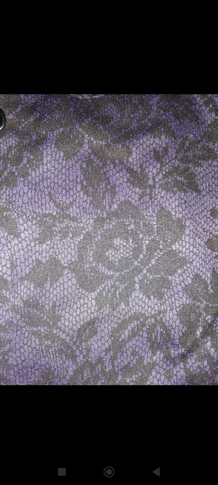 Chemise manches longues violette avec fleurs noires taille 36 2€ - photo numéro 3