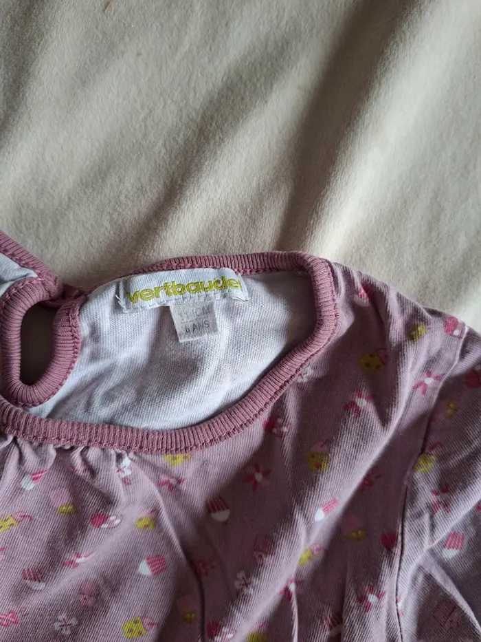 chemise de nuit rose foncé avec dessin, taille 6 ans, marque Vert Baudet, en très bon état - photo numéro 2