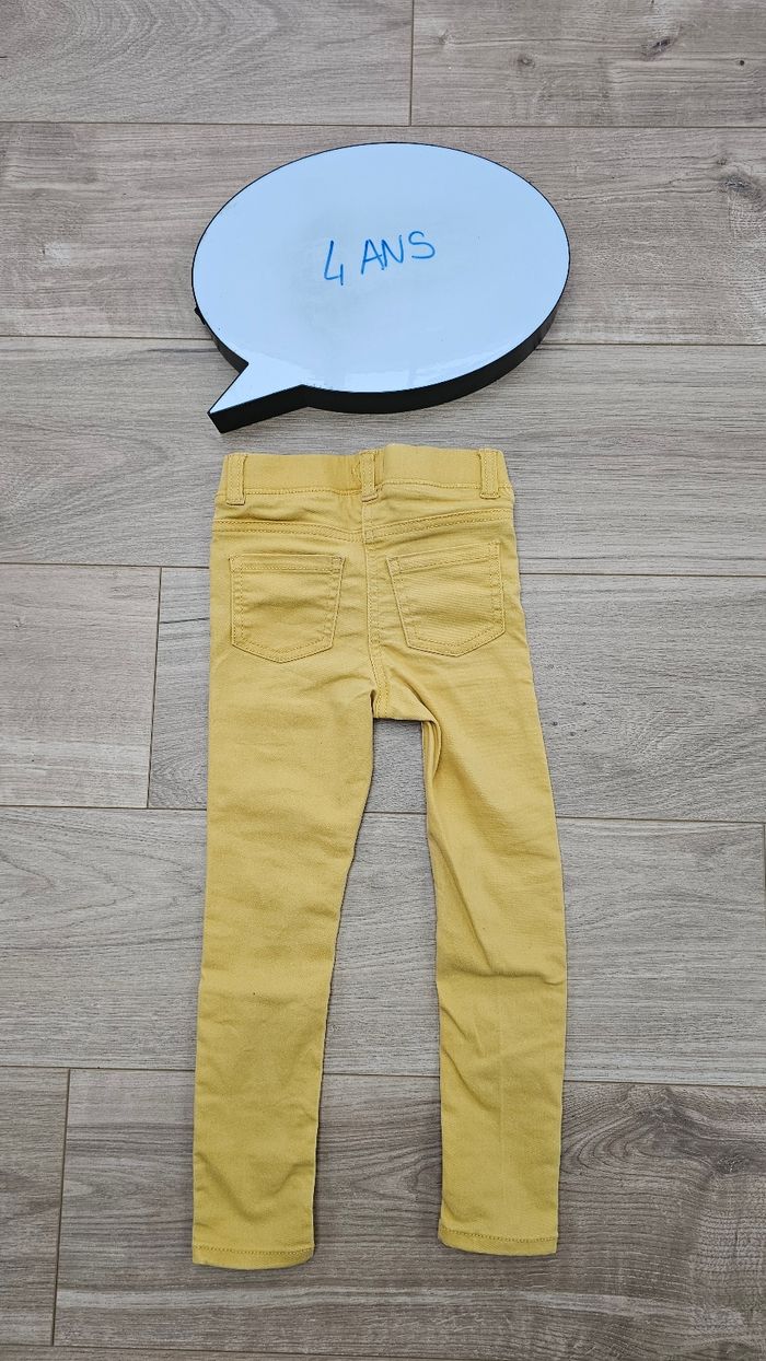 Pantalon 👧🏽 4ans - photo numéro 2