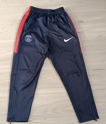 Bas de survêtement du PSG de couleur bleu marine. Taille 12 ans