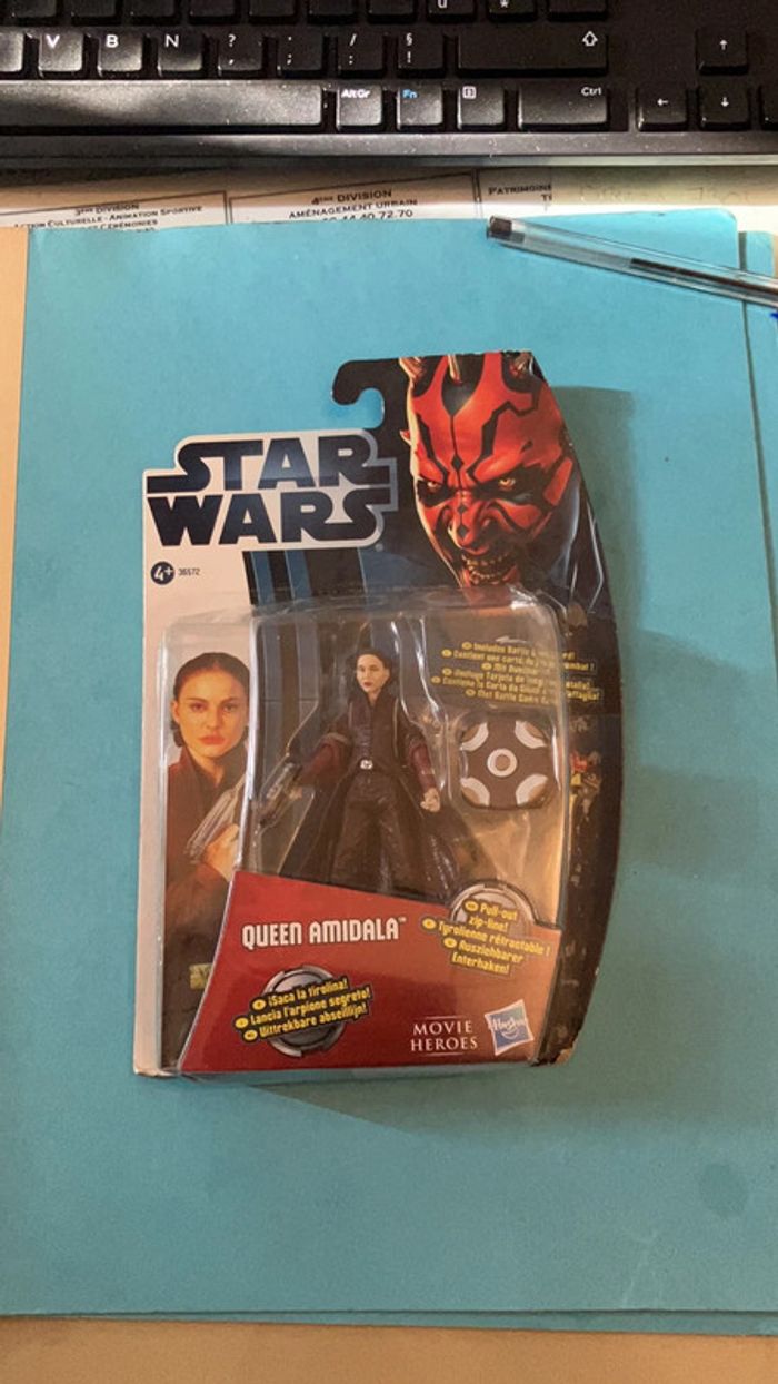 Figurine Hasbro. Queen Amidala. Star wars.