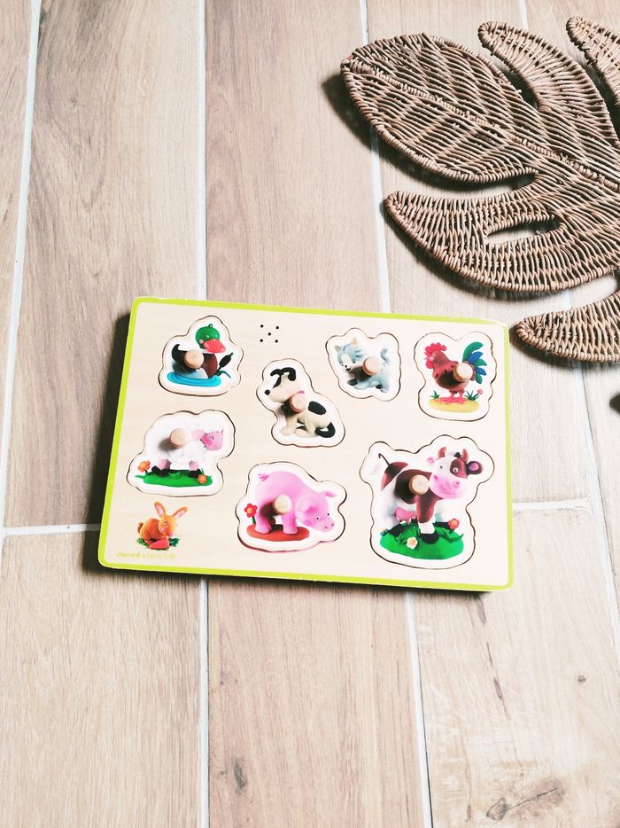 đ·Puzzle d'encastrement avec bruits d'animaux de la ferme en bois marque Janod