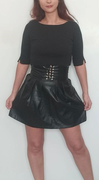 Jupe similicuir taille haute lacée sexy taille 36