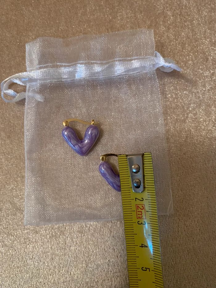 Boucles d’oreilles coeurs violet irisé - photo numéro 3