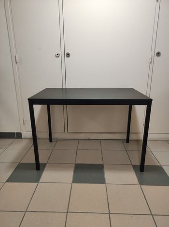 Table noire ikea