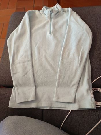 Pull polaire bleu très clair taille 10 ans