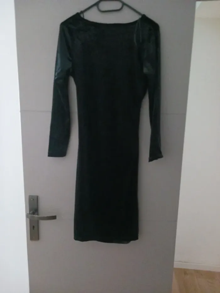 Robe en velours noir Taille 36 - photo numéro 2