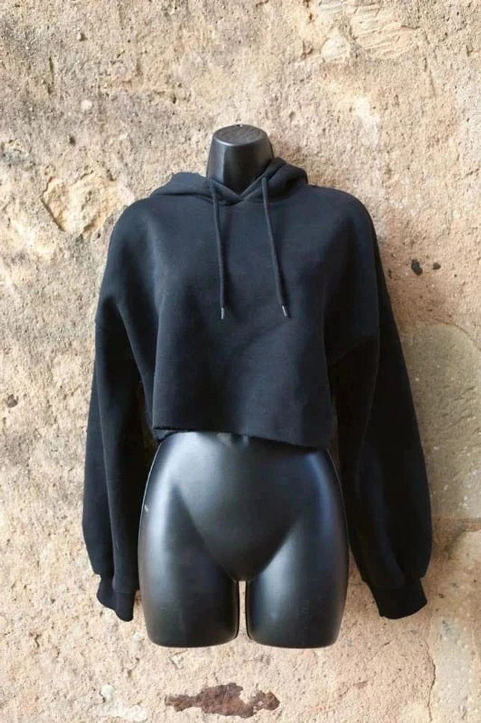 Sweat court noir à capuche