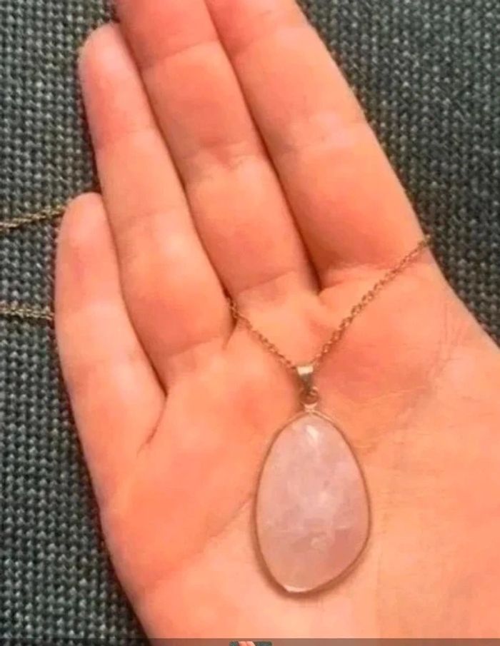 Collier pendentif pierre rose