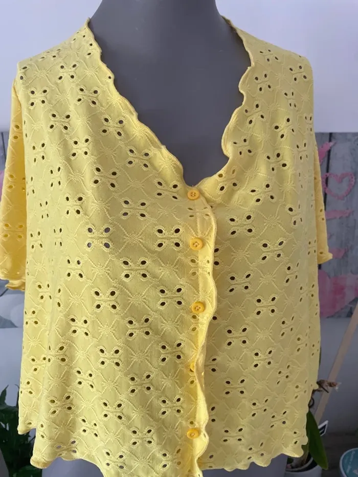 Superbe petite blouse ajouré jaune 🍋 citron taille unique excellent état - photo numéro 2