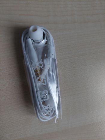 Ecouteur filaire neuf